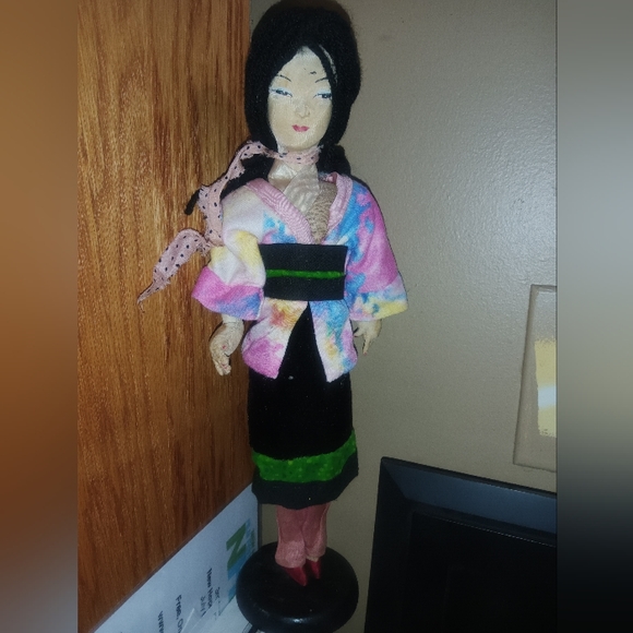 Antique collectible silk face handmade Geisha doll. - Picture 2 of 14